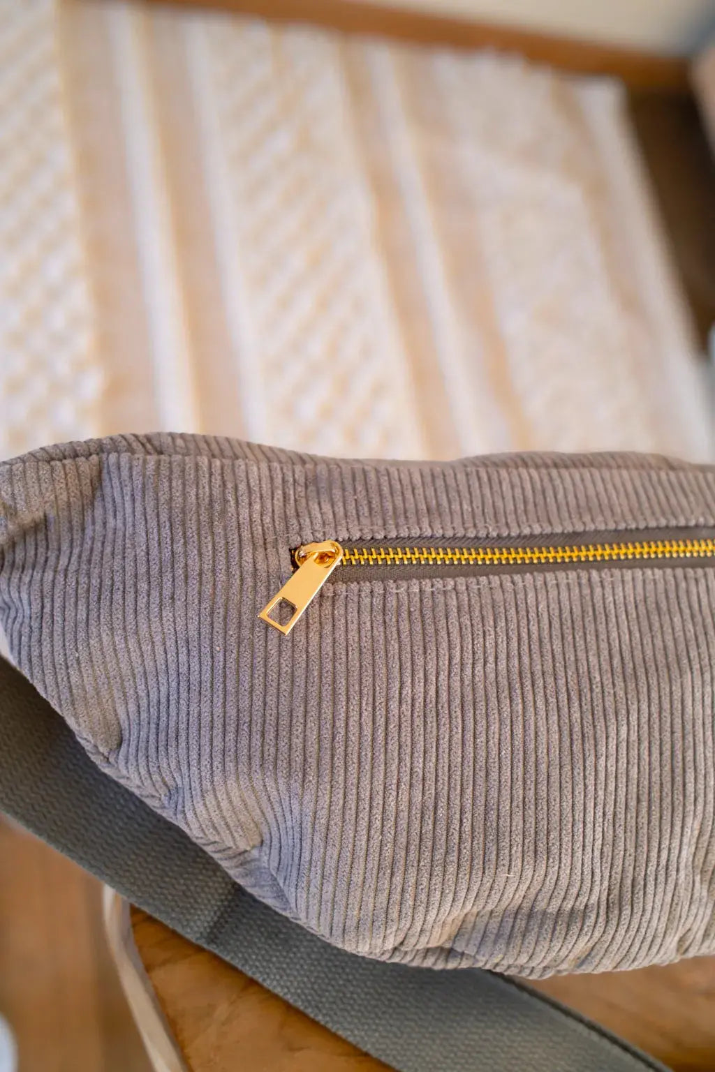Sac banane en velours côtelé Ciao Boum - Masha gris