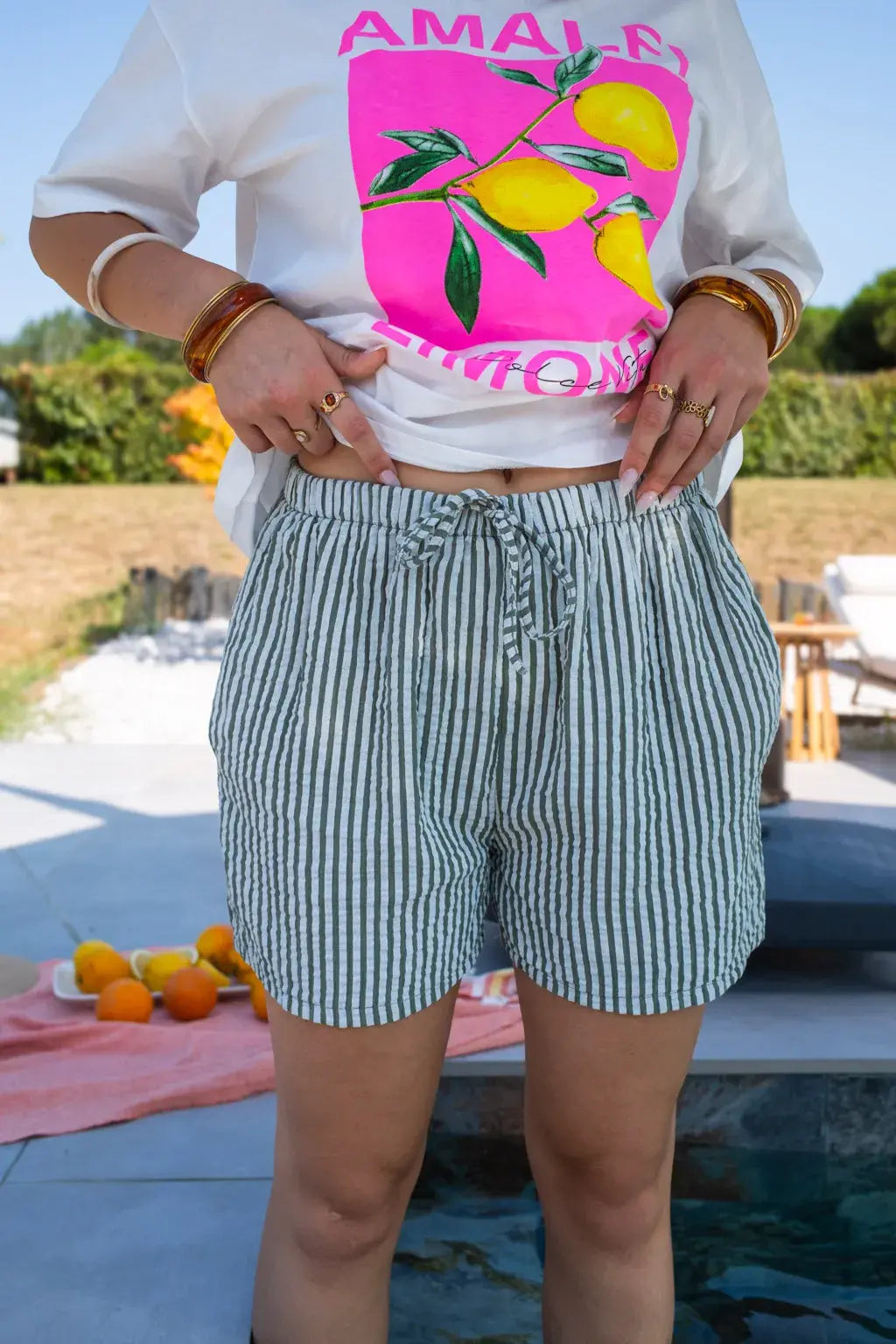 Short Nikos kaki