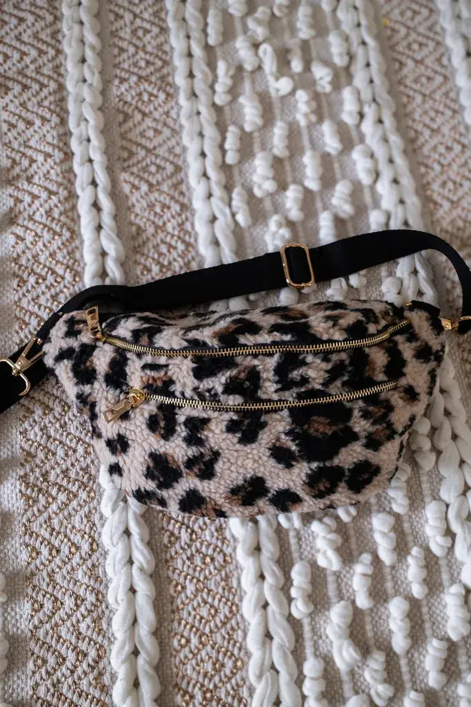 Sac banane Jena en moumoute léopard