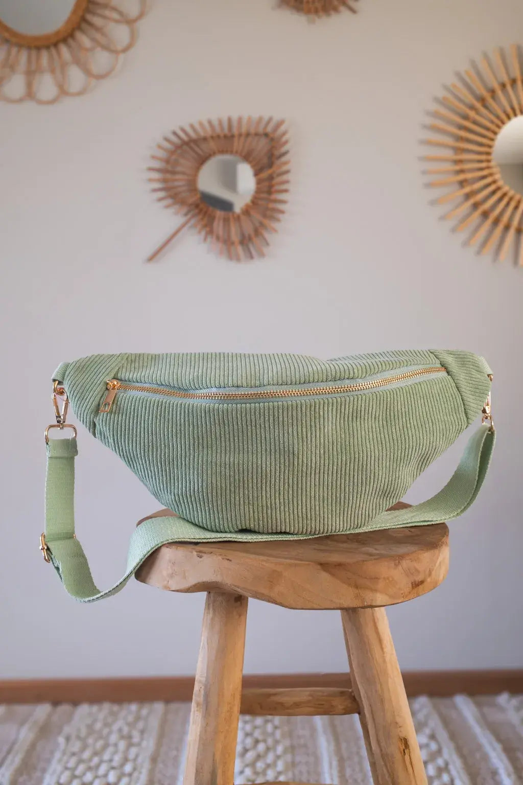 Sac banane en velours côtelé Ciao Boum - Masha vert d'eau