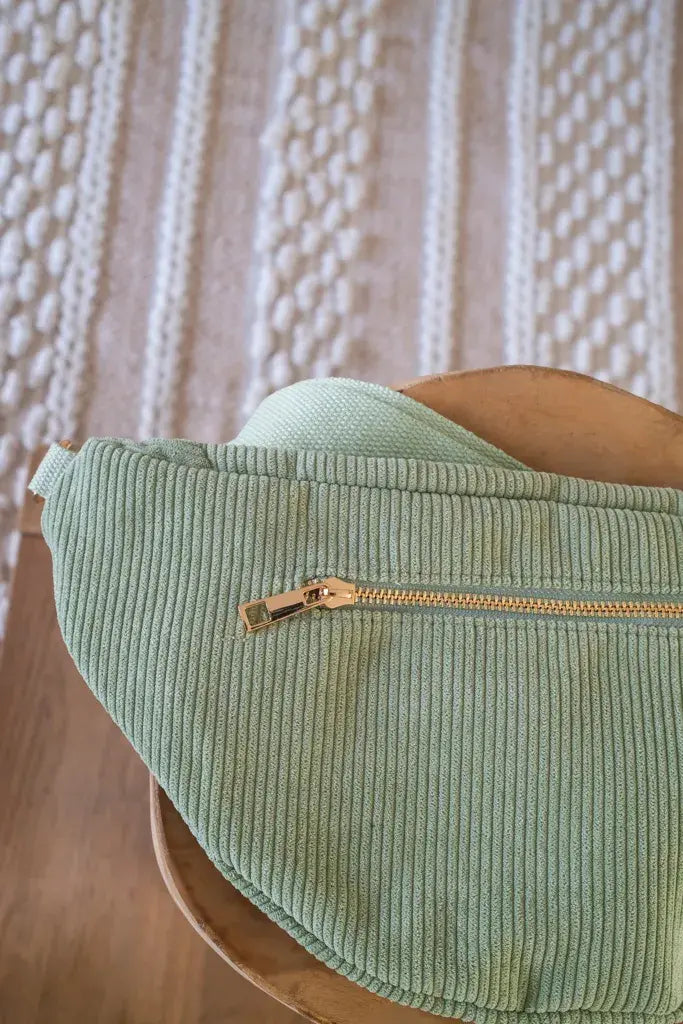 Sac banane en velours côtelé Ciao Boum - Masha vert d'eau