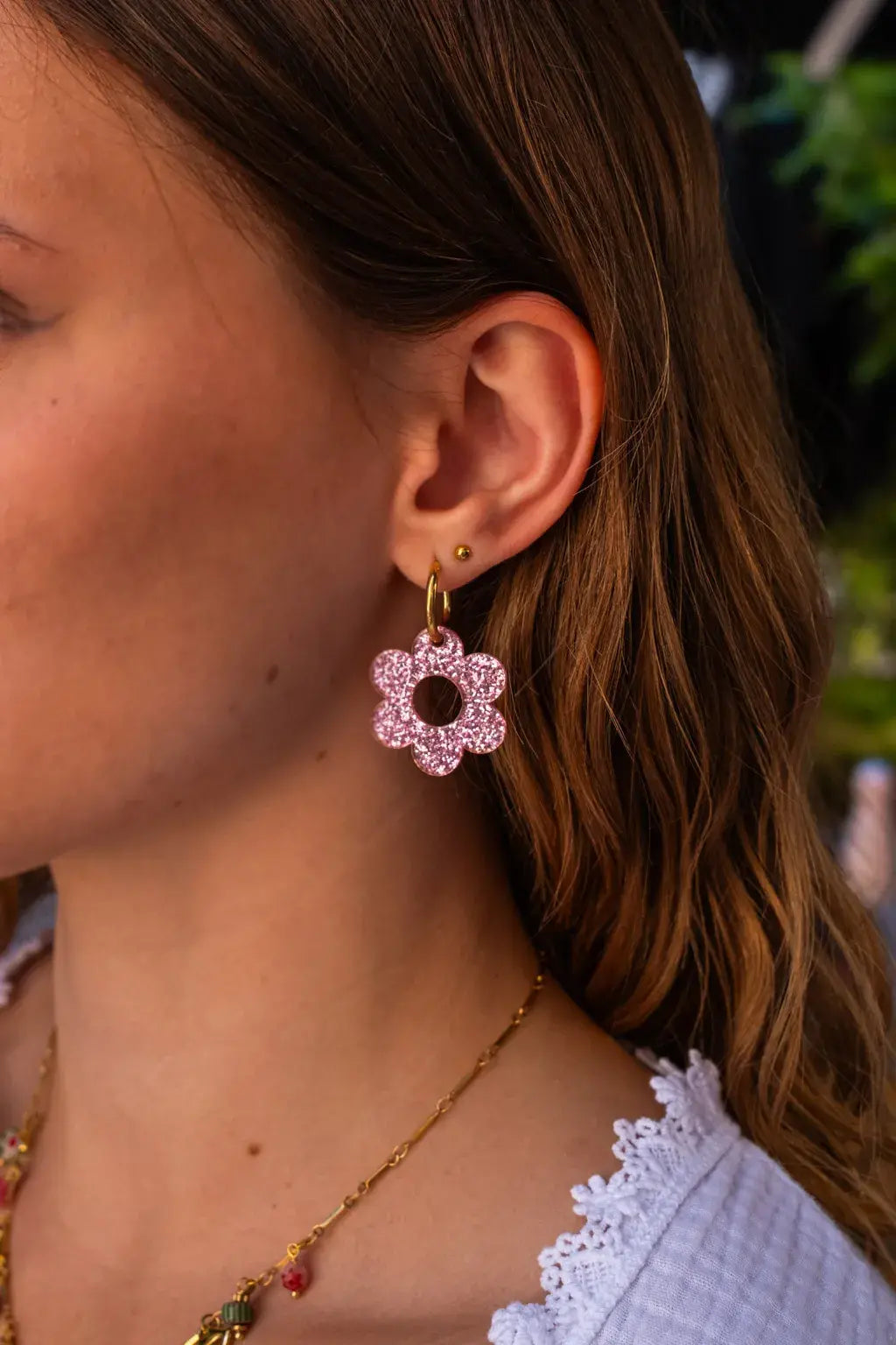 Boucles d'oreilles fleurs pailletées roses