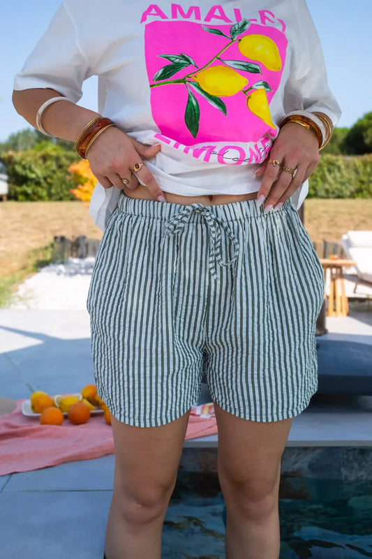 Short Nikos kaki