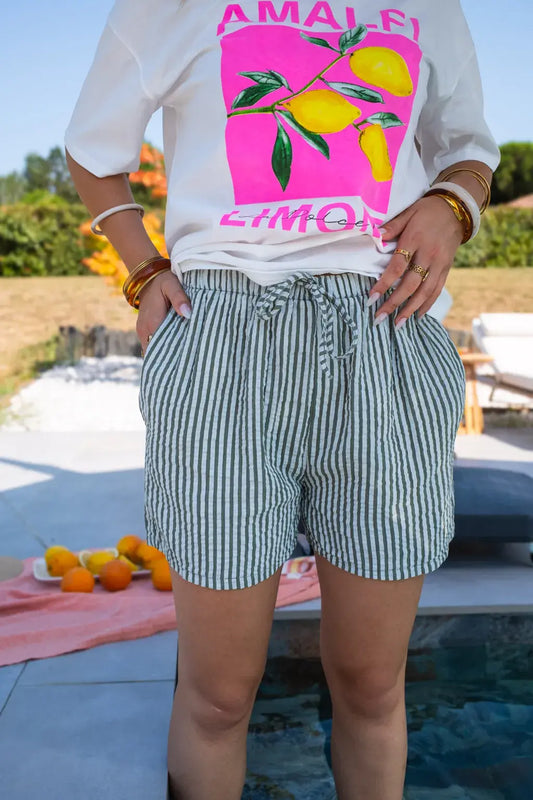 Short Nikos kaki