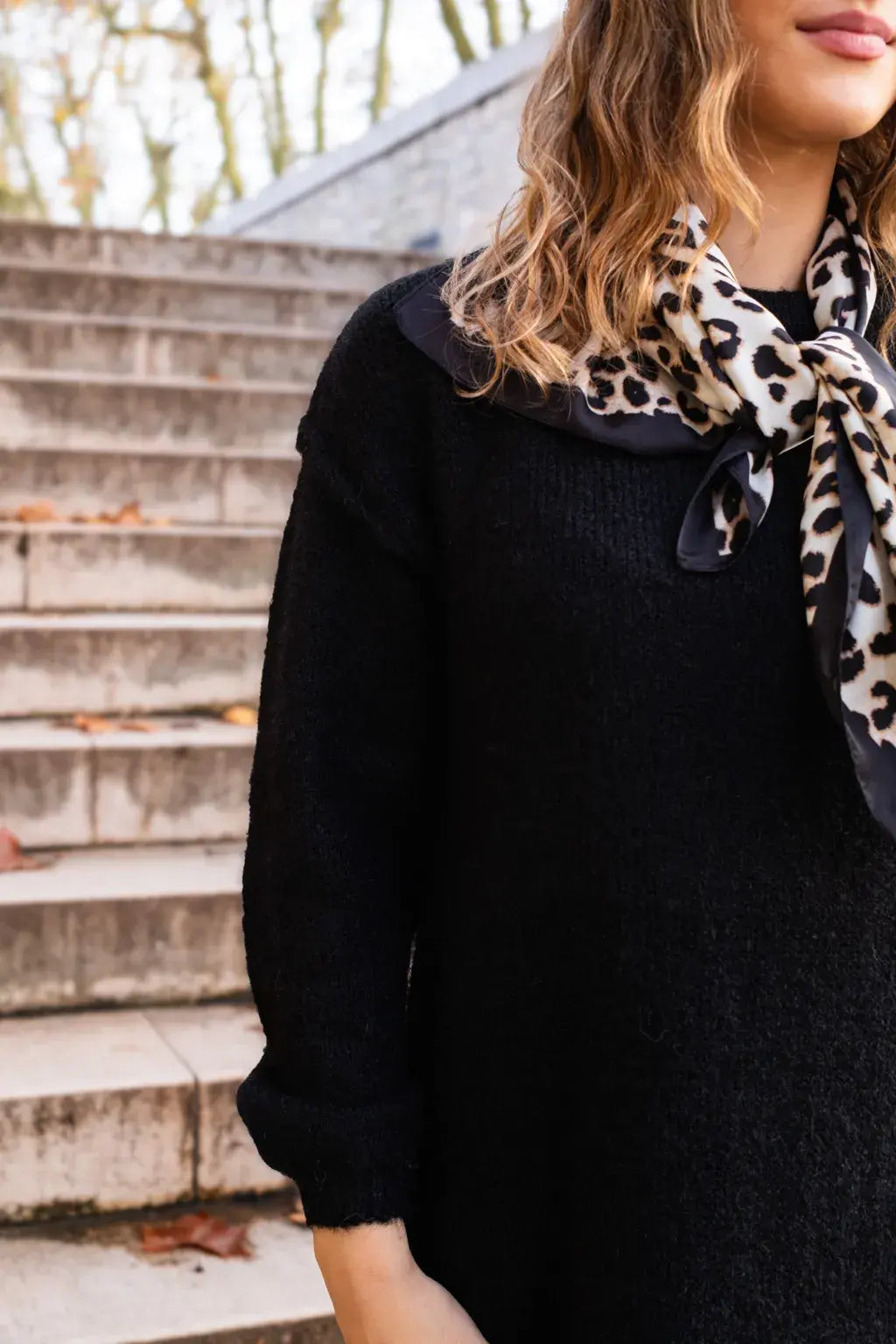 Robe pull Rachelle noire & son foulard