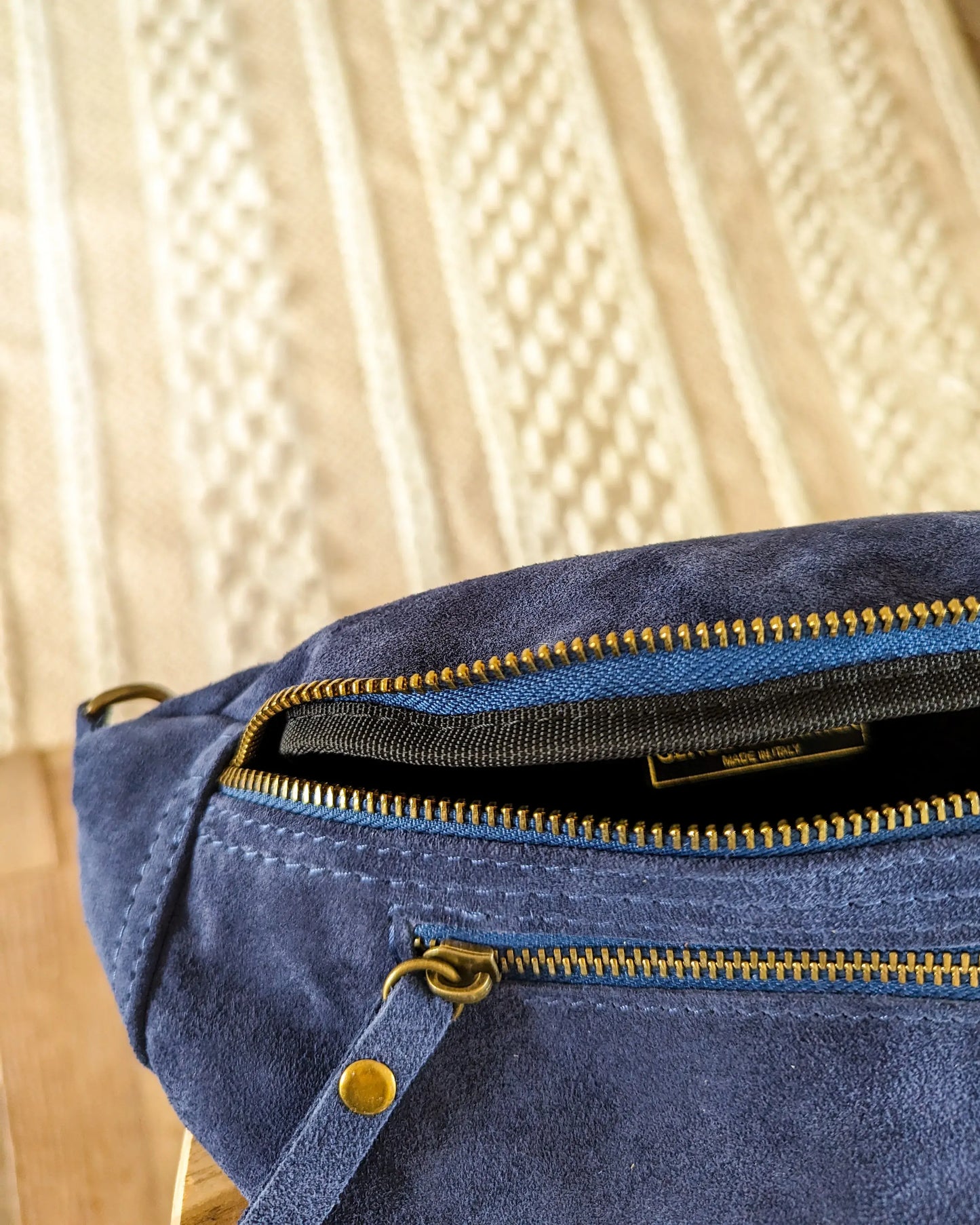 Sac banane en cuir velours - Hunter marine