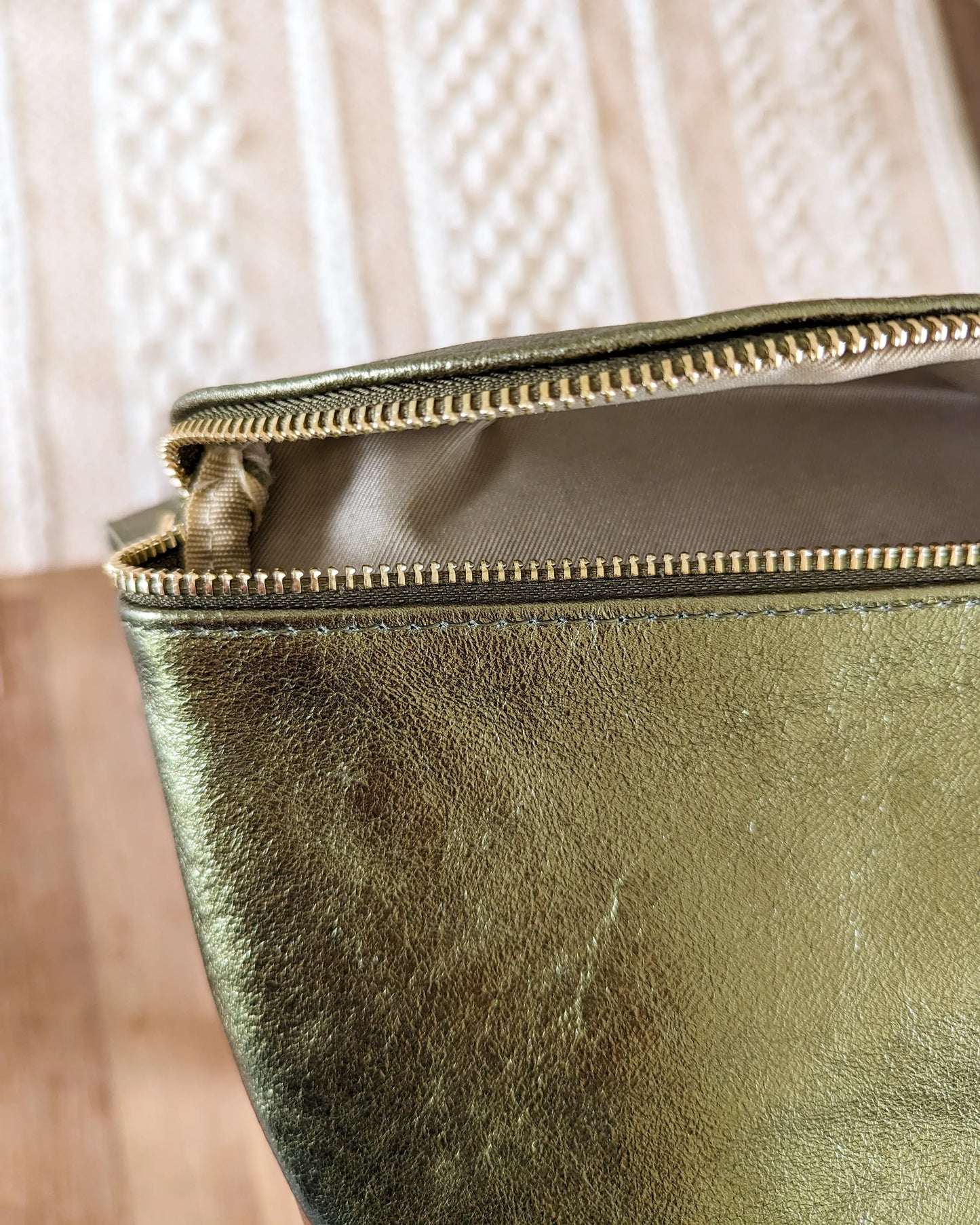 Sac banane XL en cuir irisé - Jacob kaki