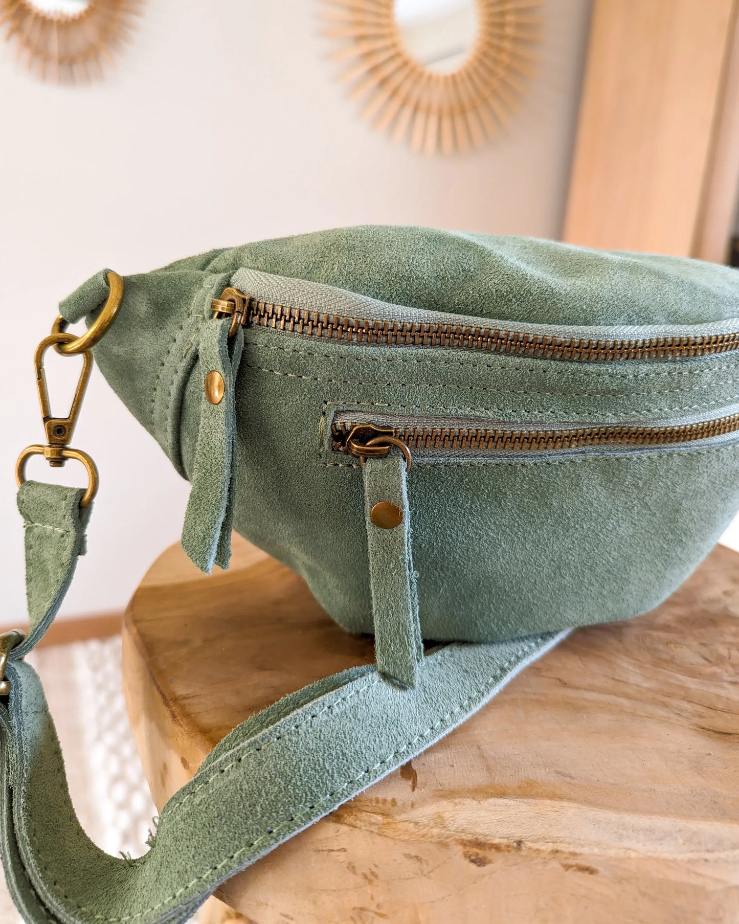 Sac banane en cuir velours - Hunter vert d'eau